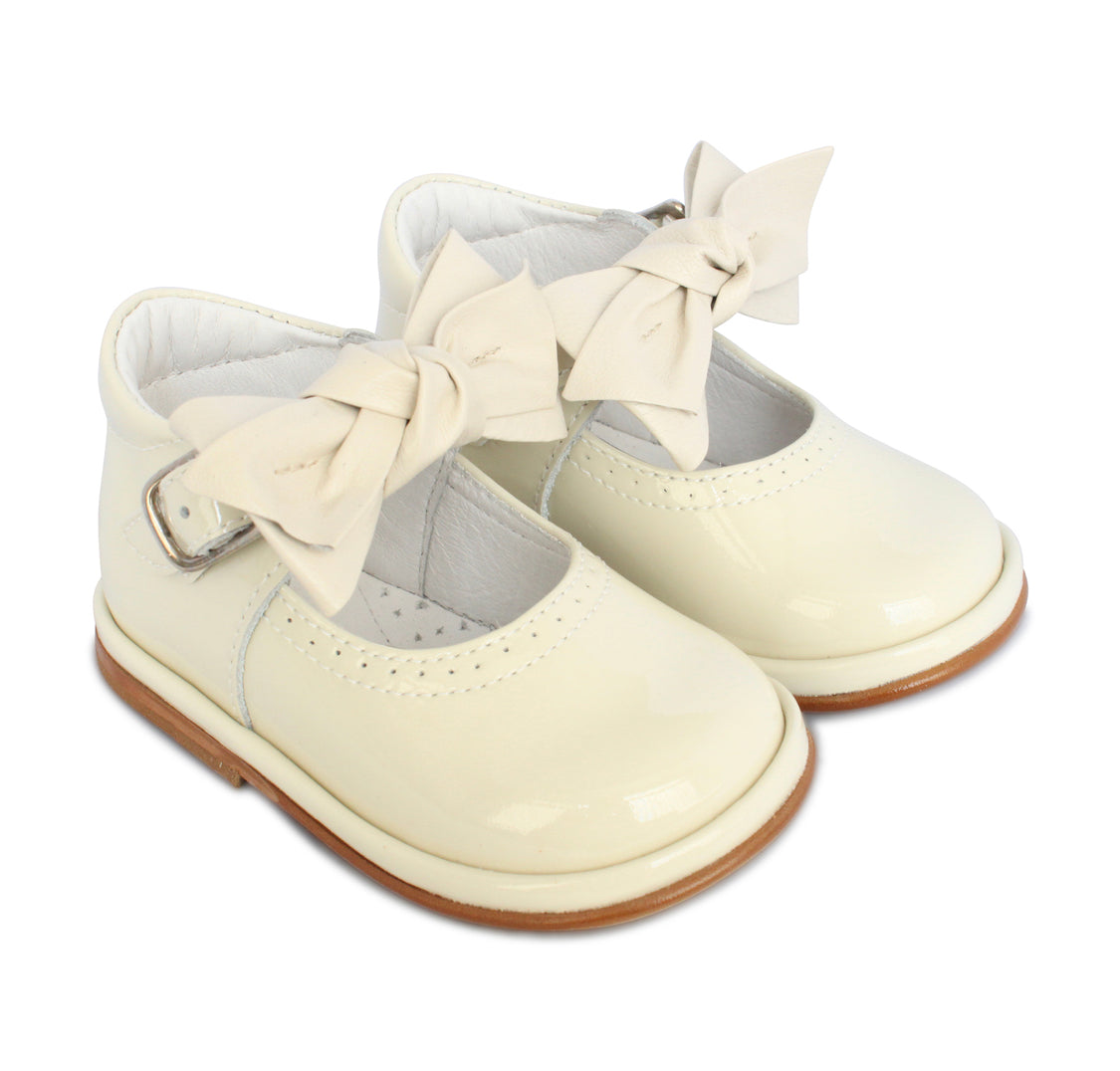 Borboleta Ivory Patent Leather Vitoria Shoes